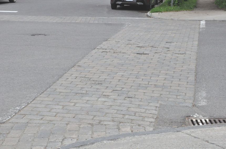 L’asphalte remplacera plusieurs traverses pavées