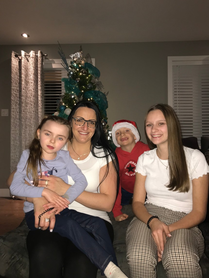 Une famille tissée serrée: Mégan Faucher cherche à aider sa demi-sœur atteinte du syndrome de Rett