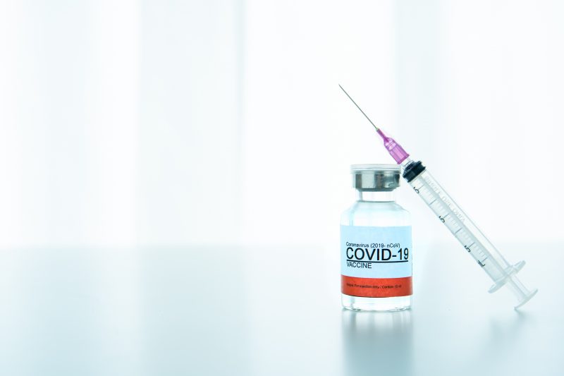 COVID-19: la vaccination de masse se met en branle
