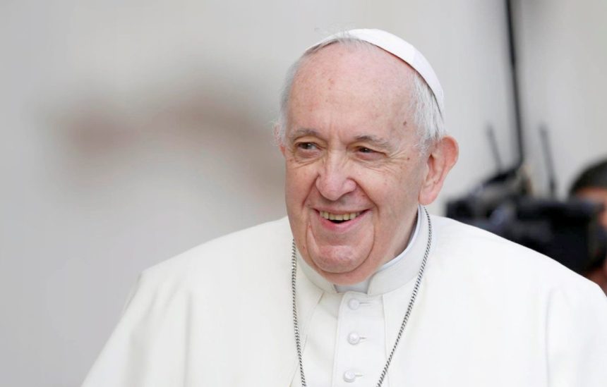 Visite du pape: des excuses publiques demandées par les victimes de prêtres