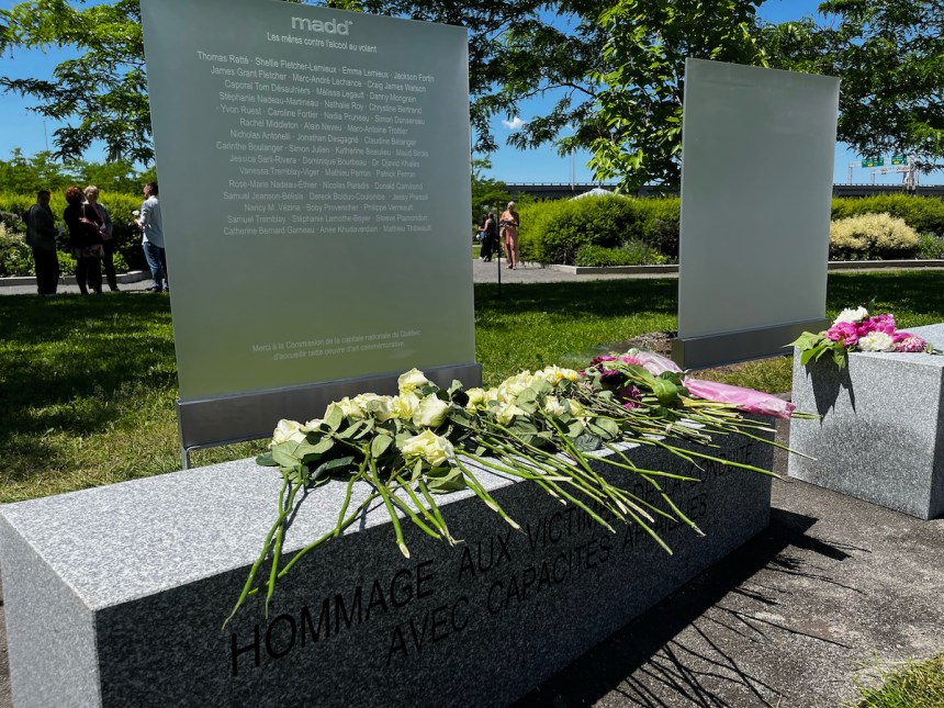 La mémoire des victimes de l’alcool au volant honorée près du Palais de Justice
