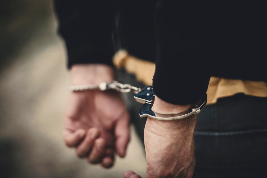 Un homme de 35 ans arrêté pour des infractions à caractère sexuel sur une mineure