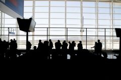 Pourquoi c’est le chaos dans les aéroports du monde entier?
