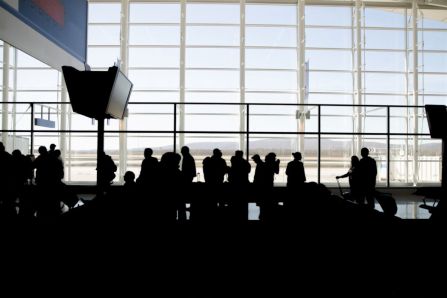 Pourquoi c’est le chaos dans les aéroports du monde entier?